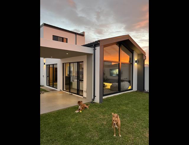 4 BEDROOM HOUSE FOR SALE IN SANDOWN